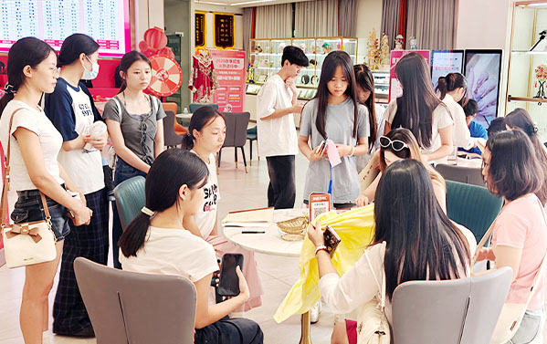 还在观望？我校秋季报名持续火爆！好专业、好就业吸引